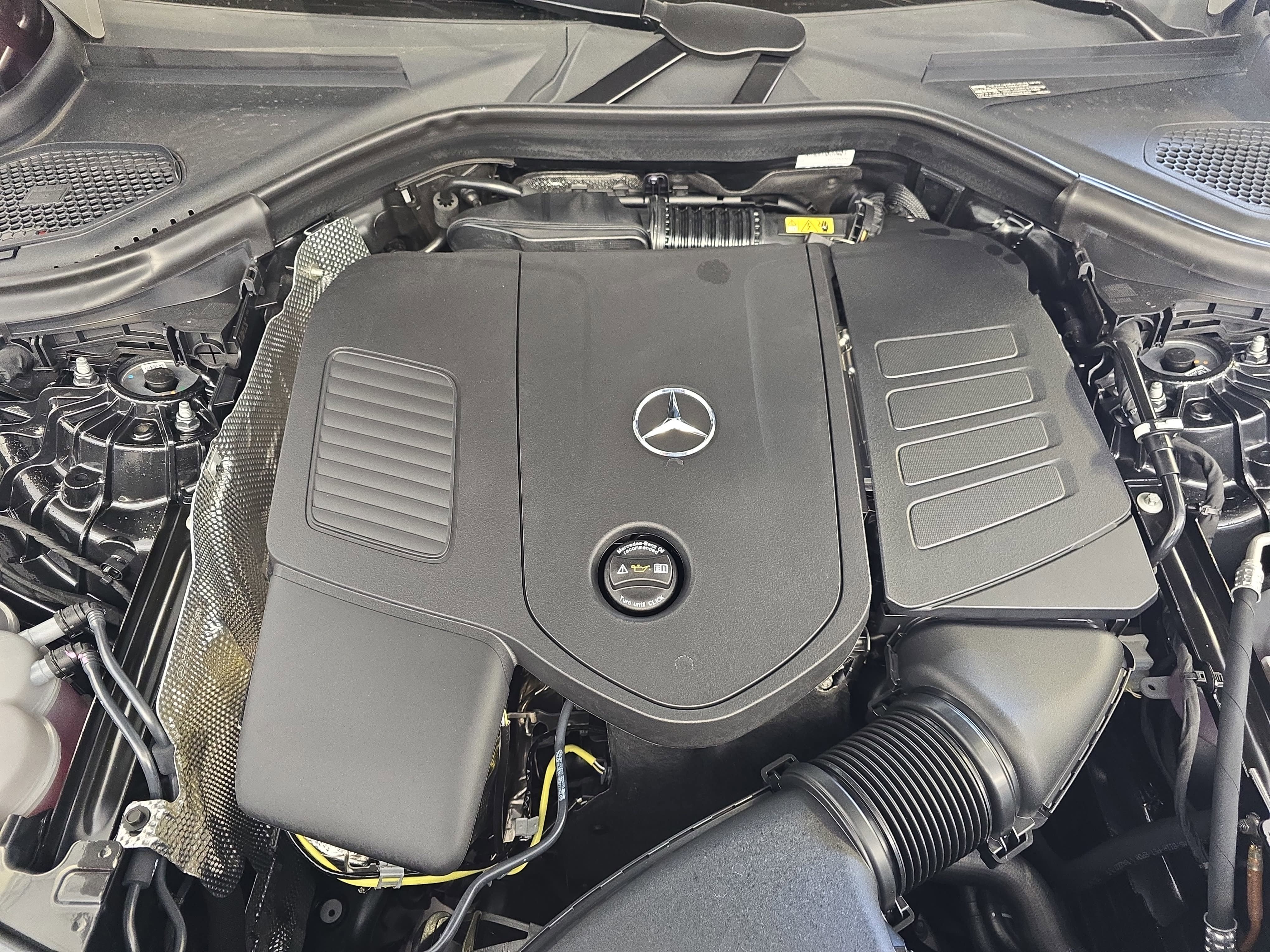 New 2026 Graphite Grey Metallic Mercedes-Benz GLC300 image 31