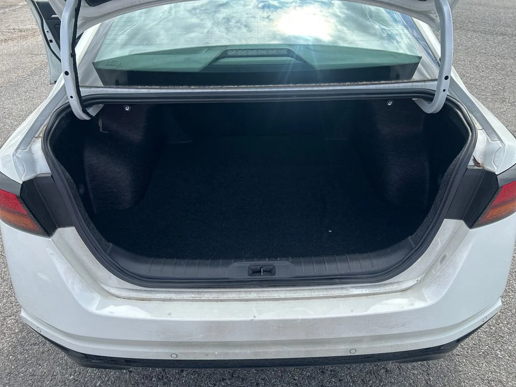 Used 2025 White Nissan 2.5 SR image 24
