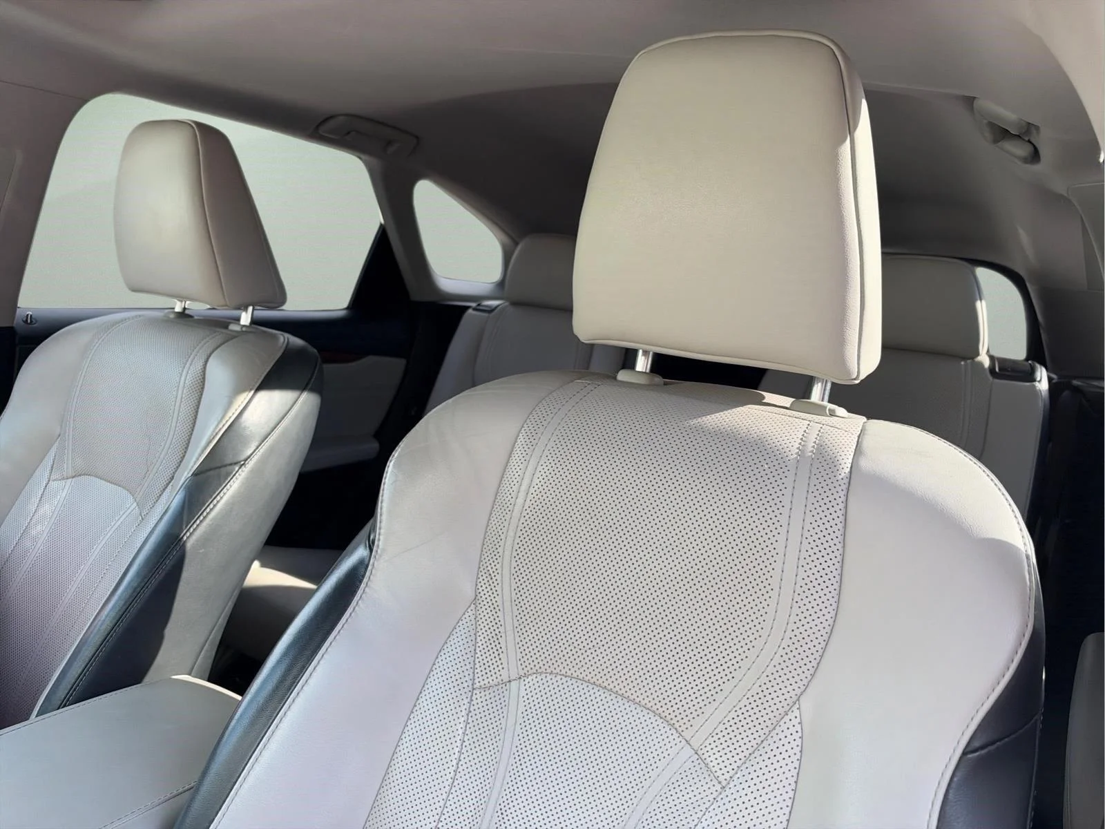 Used 2019 Silver Lining Metallic Lexus RX 350L Premium image 23