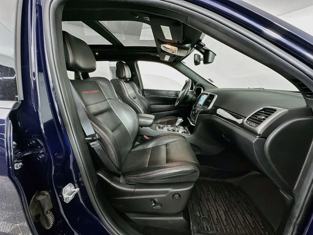 Used 2018 True Blue Pearlcoat Jeep Trailhawk image 29