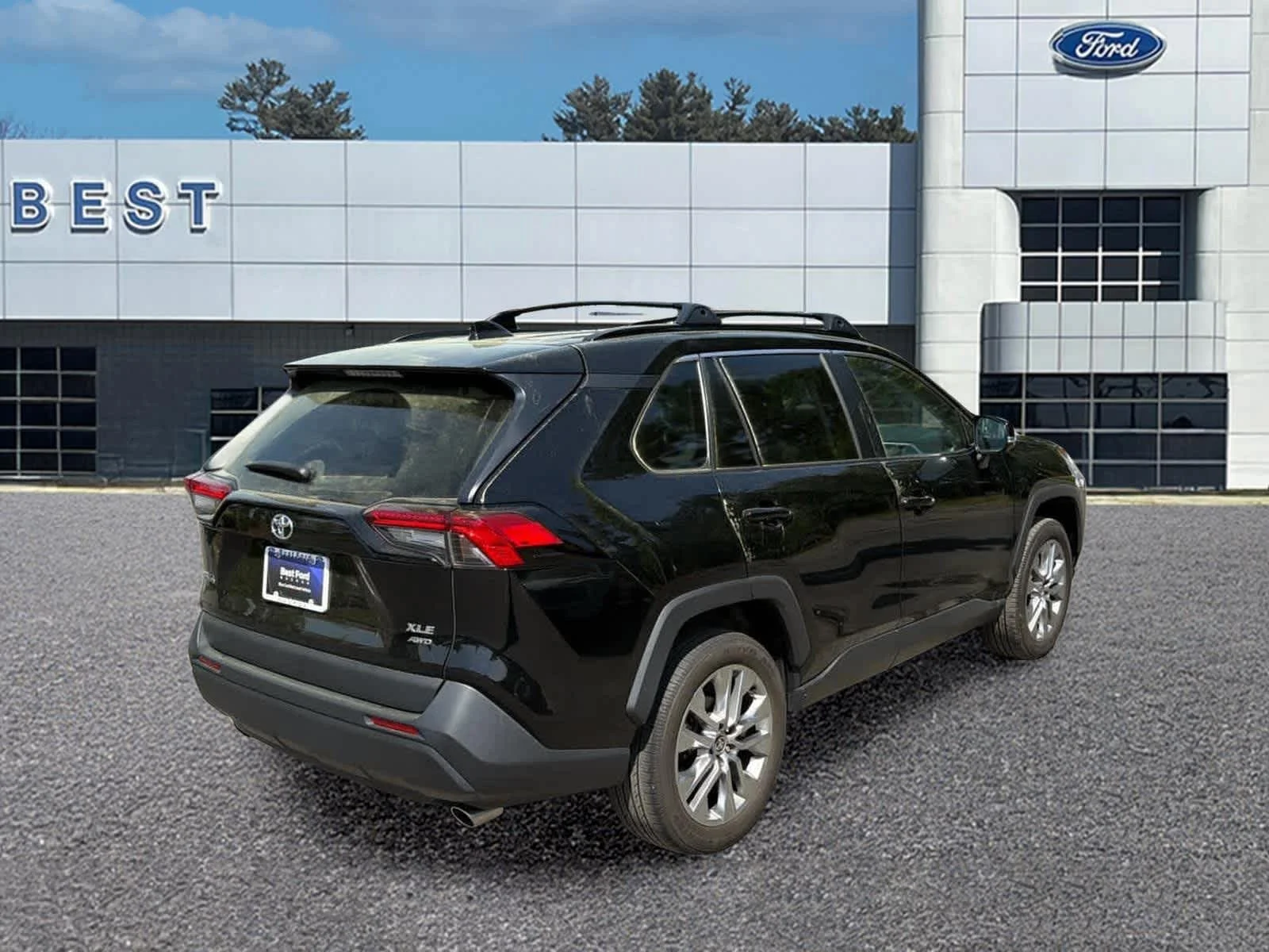 Used 2024 Midnight Black Metallic Toyota XLE Premium image 5
