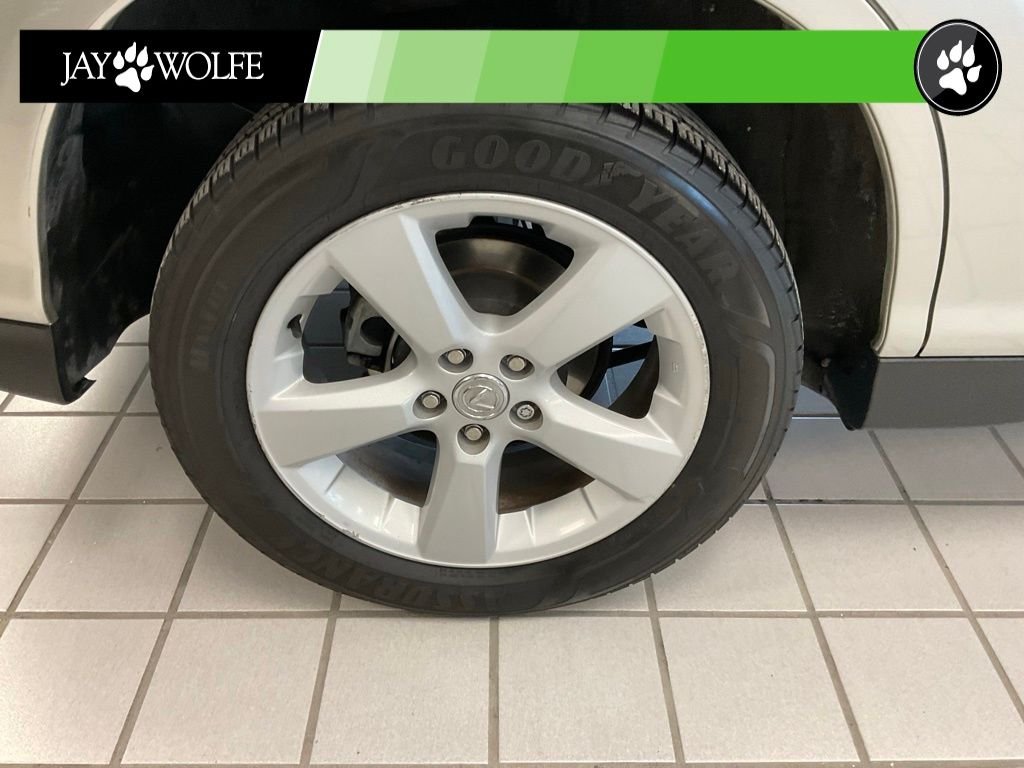 Used 2005  Lexus 330 image 7