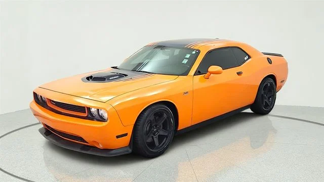 Used 2014 Orange Dodge R/T Shaker image 5