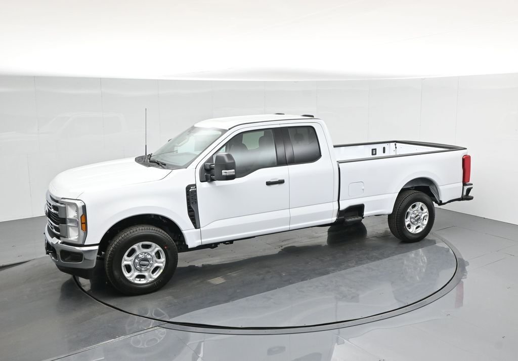 New 2026 Oxford White Ford XLT image 35