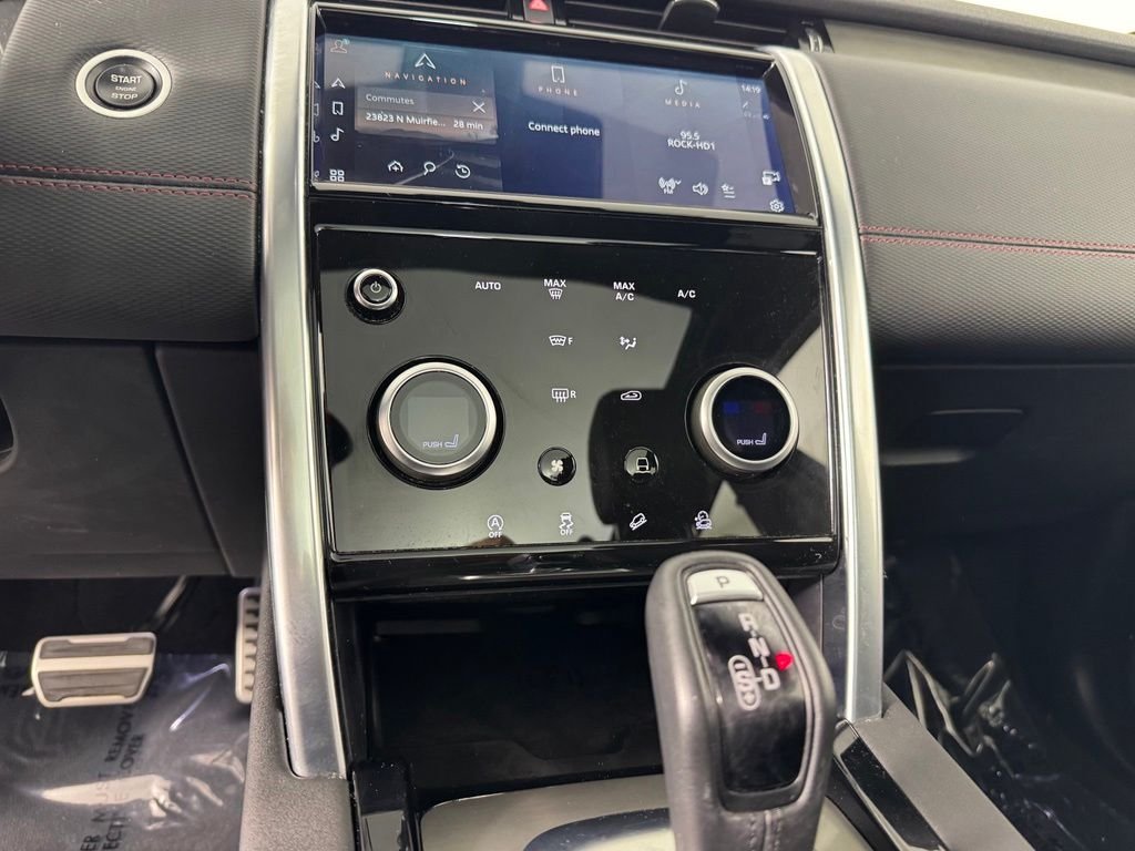 Used 2022 Fuji White Land Rover S R-Dynamic image 19