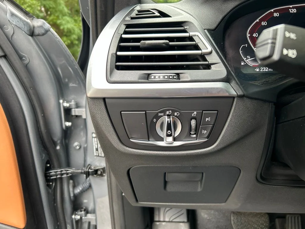 Used 2023 Gray BMW xDrive30i image 25