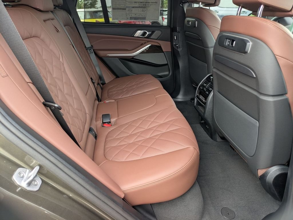 New 2026 Manhattan Green Metallic BMW xDrive40i image 23