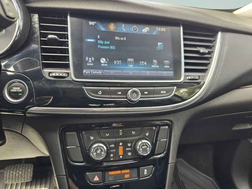 Used 2018 Summit White Buick Essence image 4