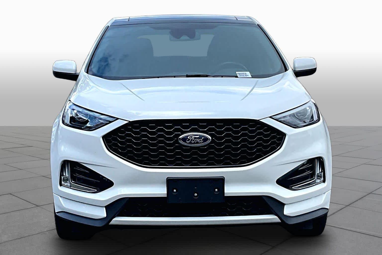 Certified Used 2023 Star White Metallic Tri-Coat Ford ST-Line image 4