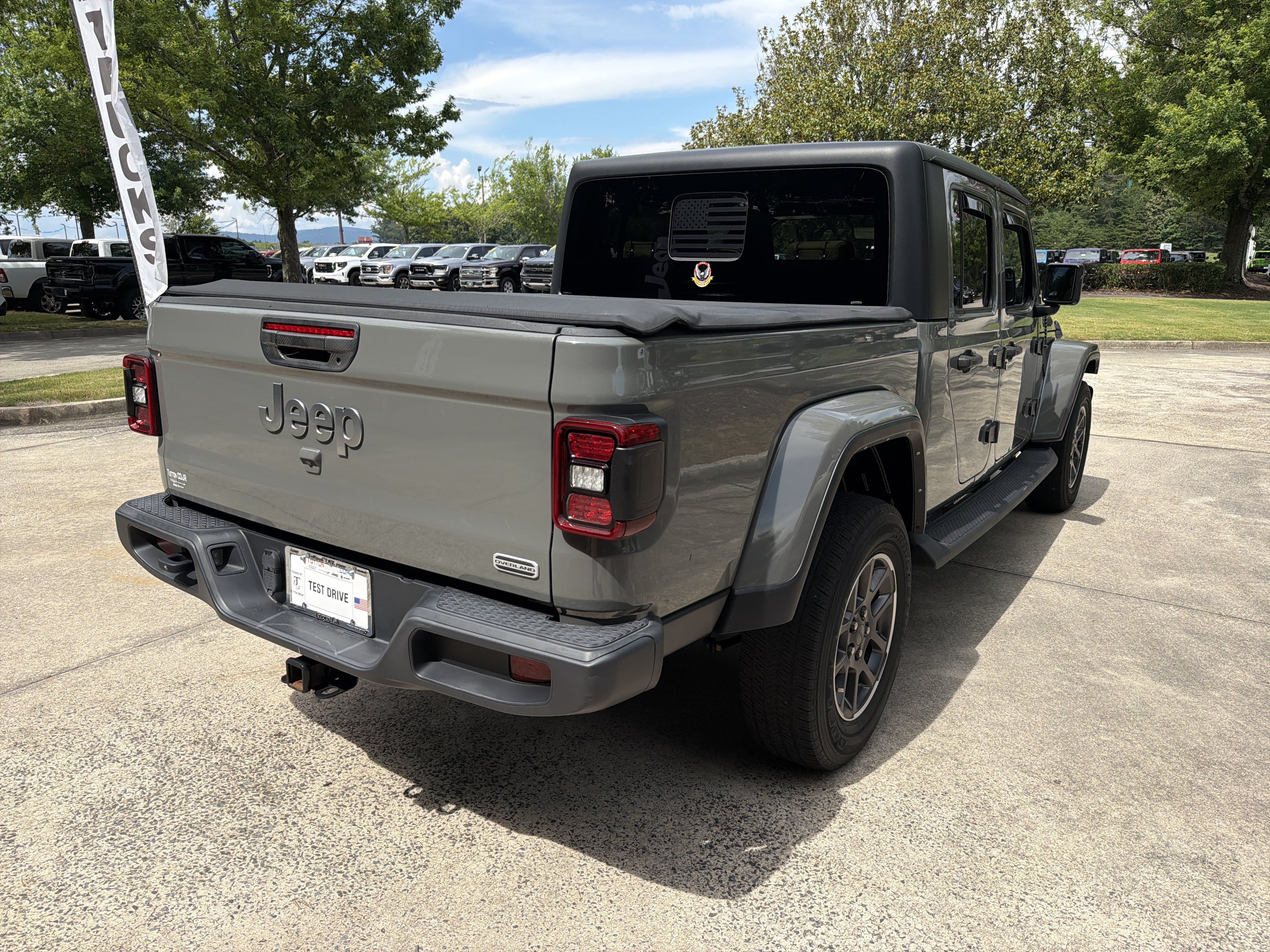 Used 2022 Sting-Gray Clearcoat Jeep Overland image 7