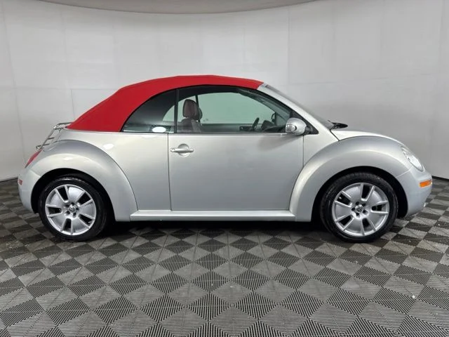 Used 2009 Silver Volkswagen 2.5L image 2