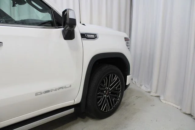 Used 2024 White GMC Denali image 28