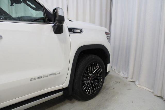 Used 2024 White GMC Denali image 28