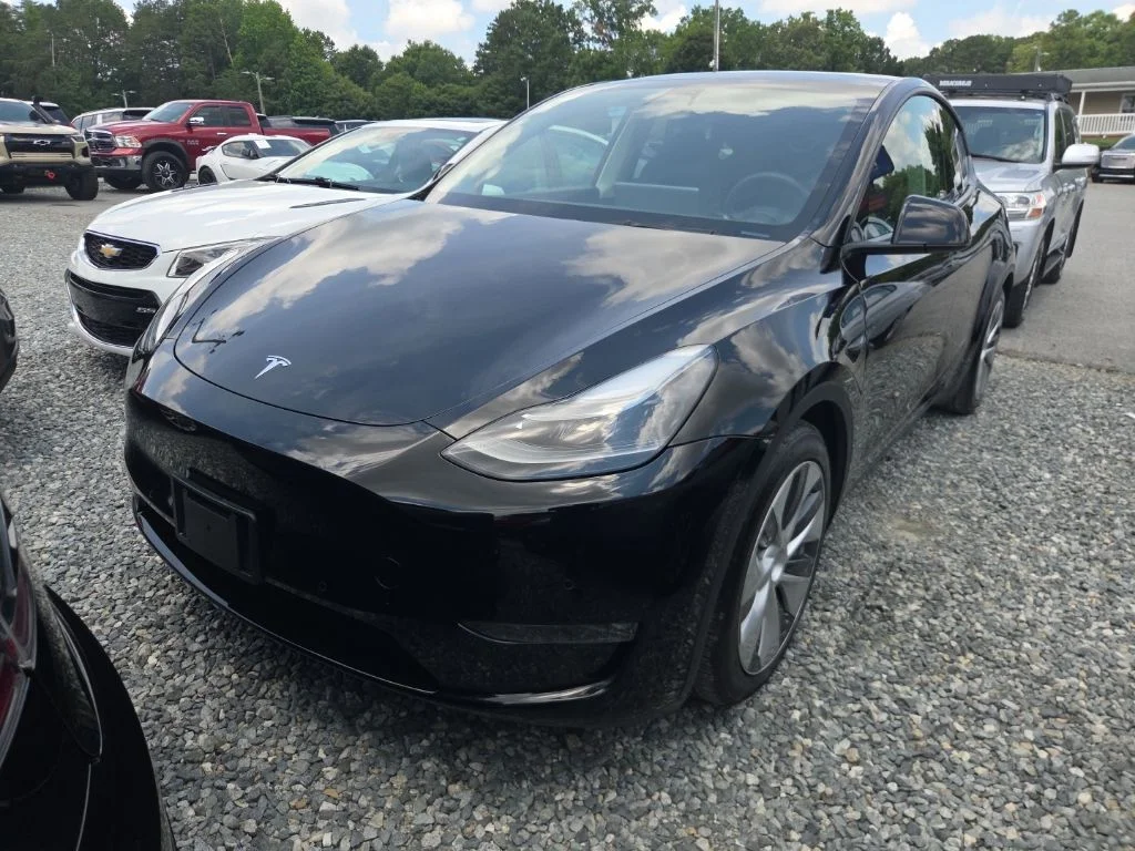Used 2022 Black Tesla Performance image 1