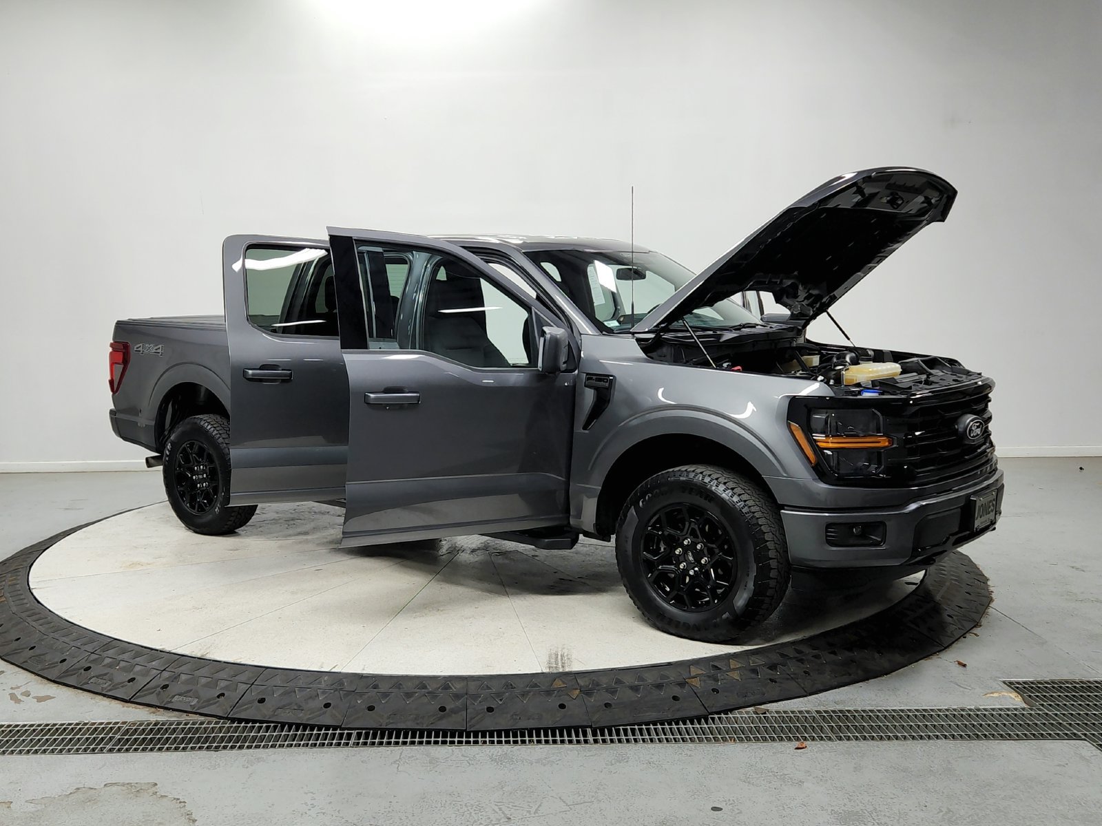 Used 2024 Gray Ford XLT image 10