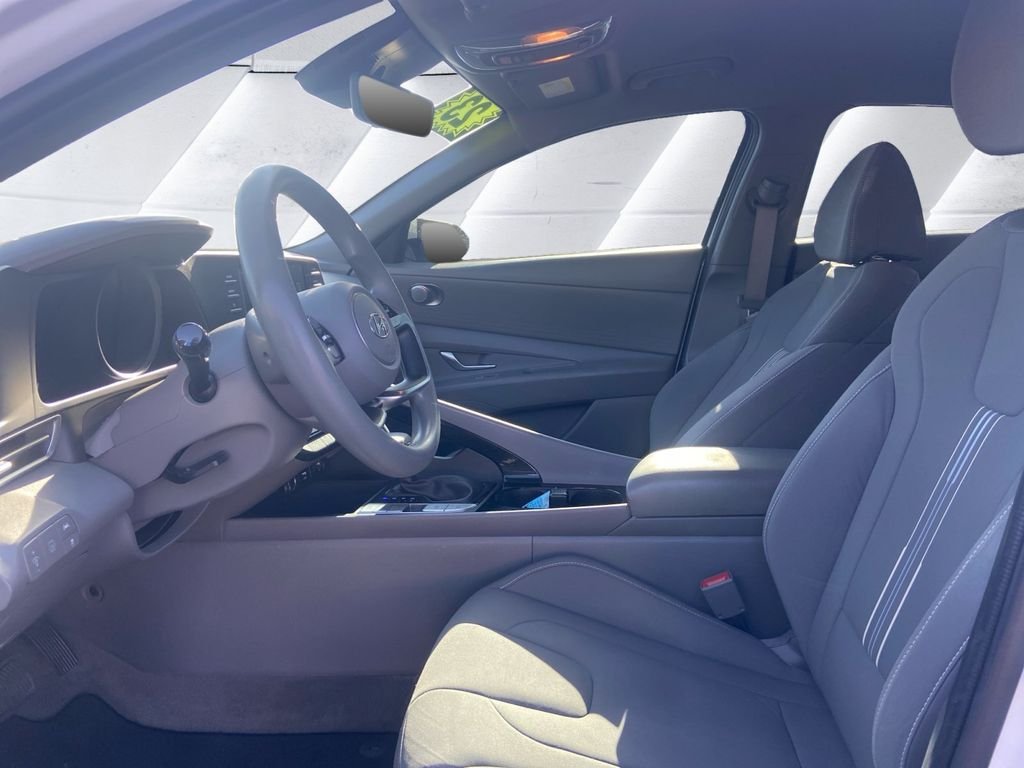 Used 2023 White Hyundai Blue image 7