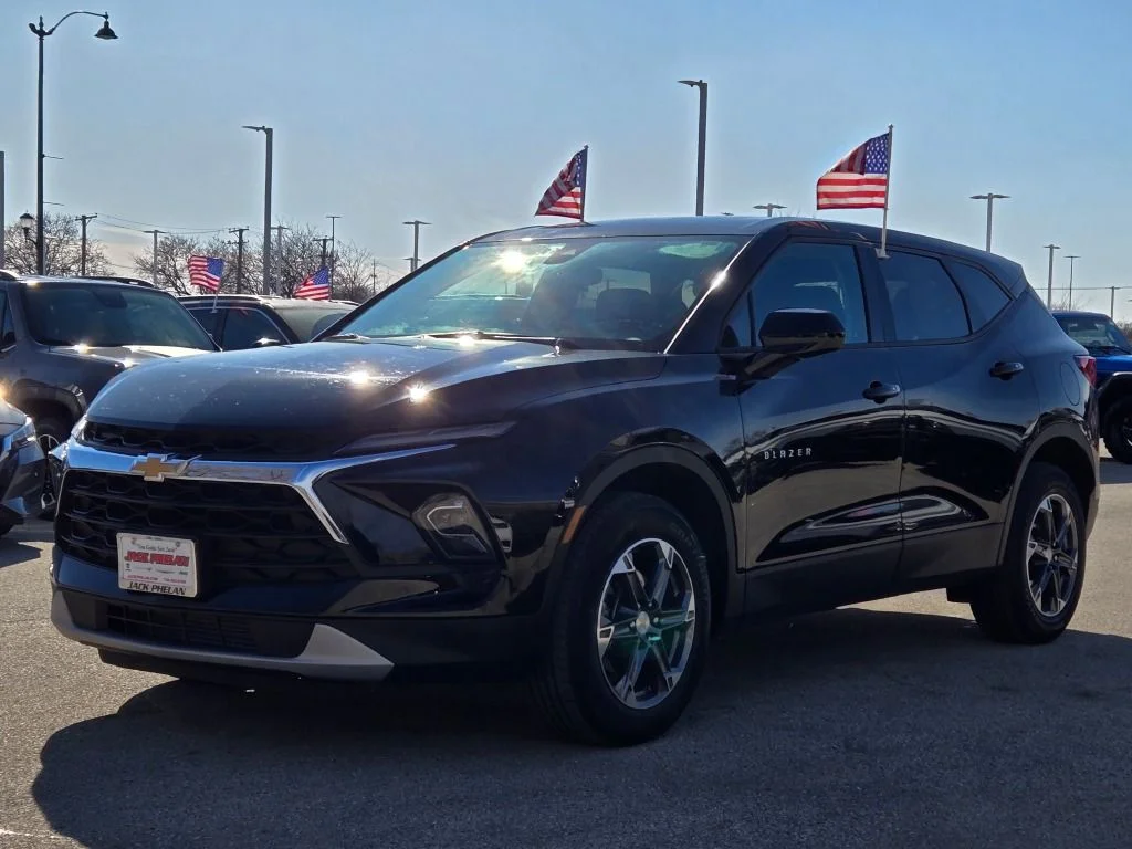 Used 2025 Black Chevrolet LT image 3