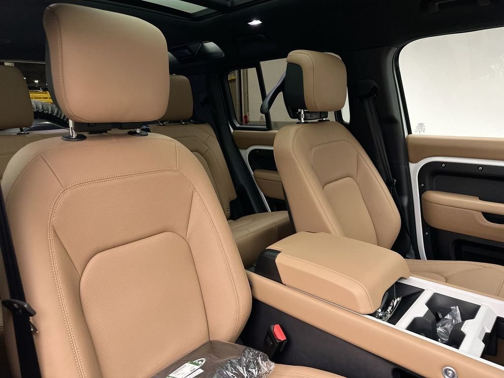 New 2026 Fuji White Land Rover X-Dynamic SE image 14