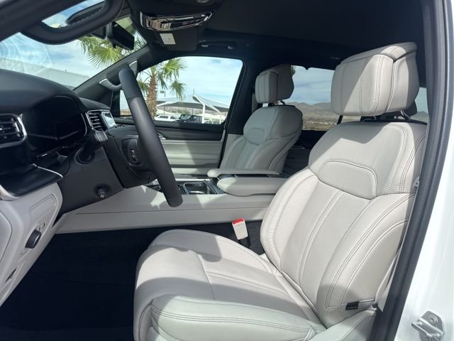 New 2026 Bright White Clear-Coat Exterior Paint Jeep Summit Obsidian image 23