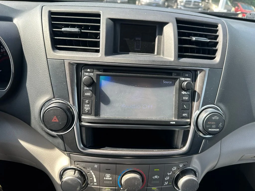 Used 2013 Classic Silver Metallic Toyota SE image 30