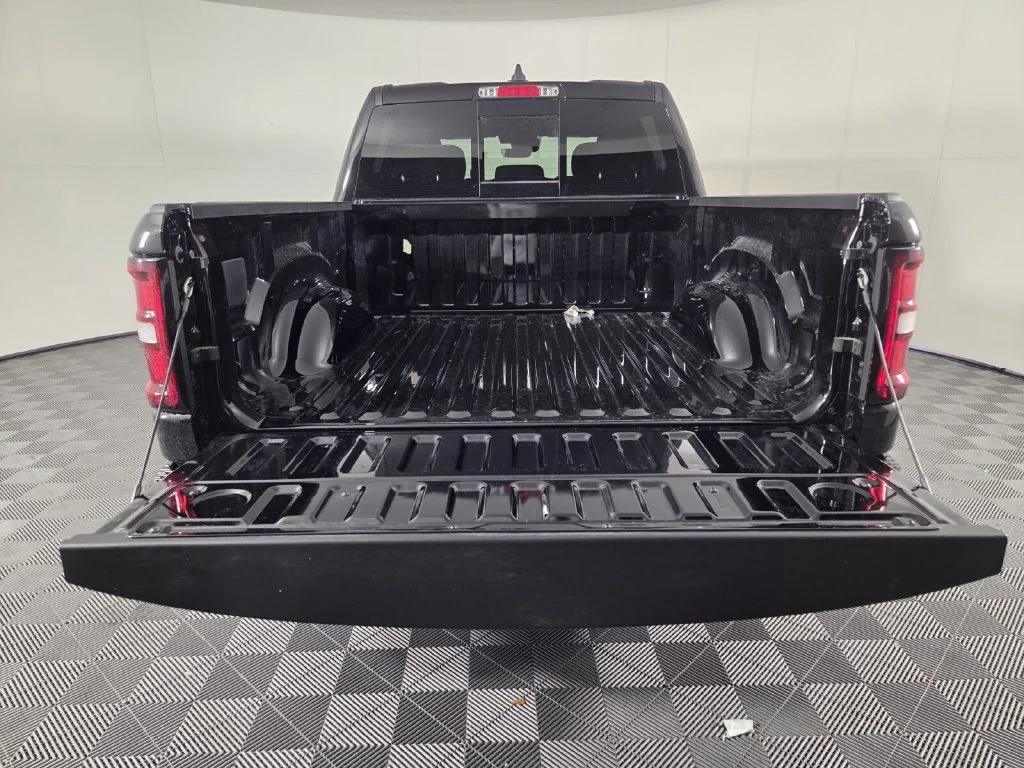New 2026 Diamond Black Crystal Pearl-Coat Exterior Paint RAM Big Horn image 20