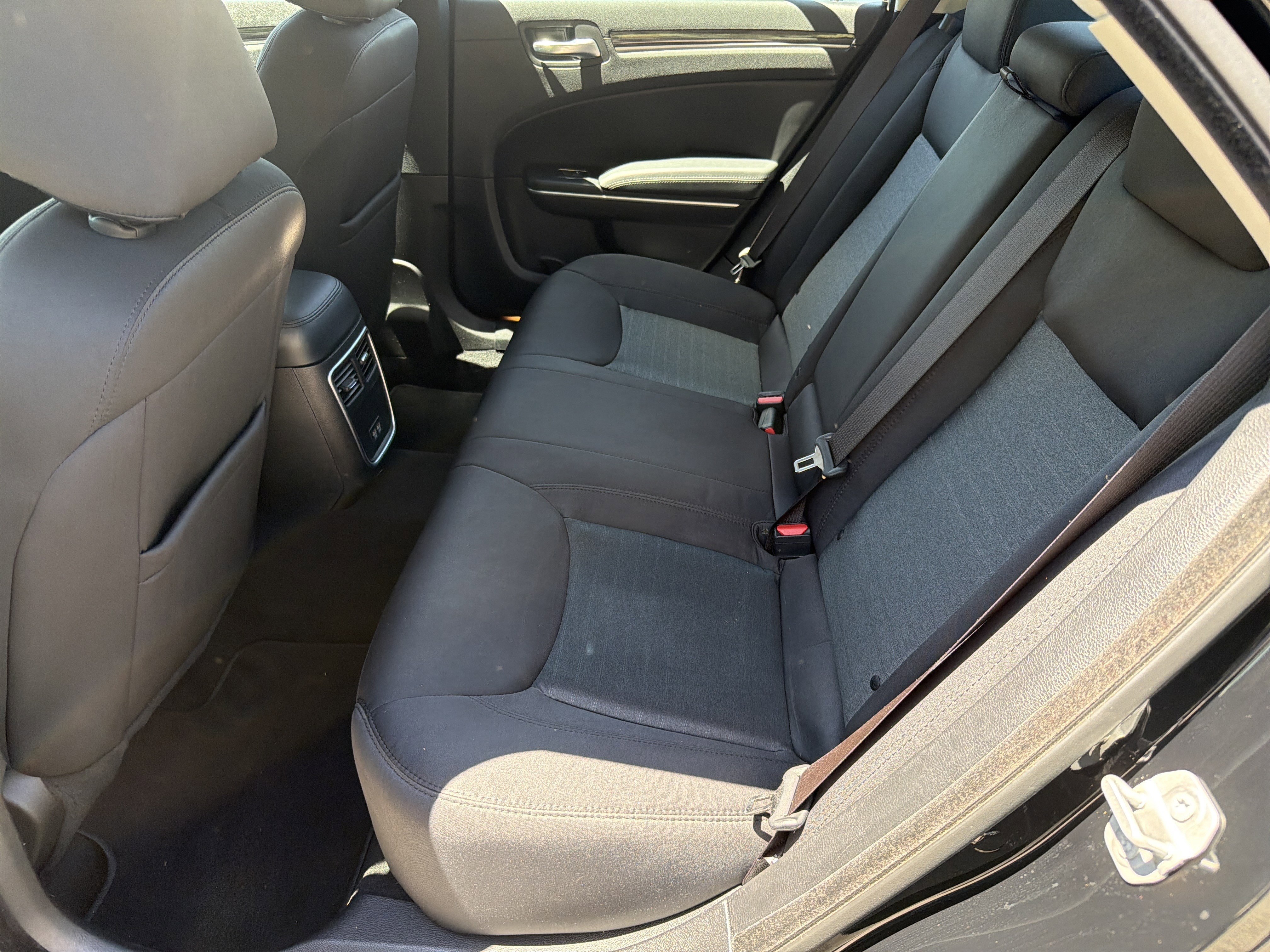 2022 Chrysler 300 Touring - Photo 20