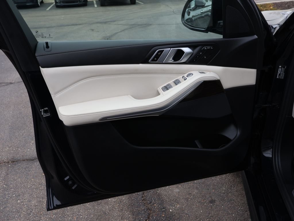 Used 2023 Carbon Black Metallic BMW xDrive40i image 25