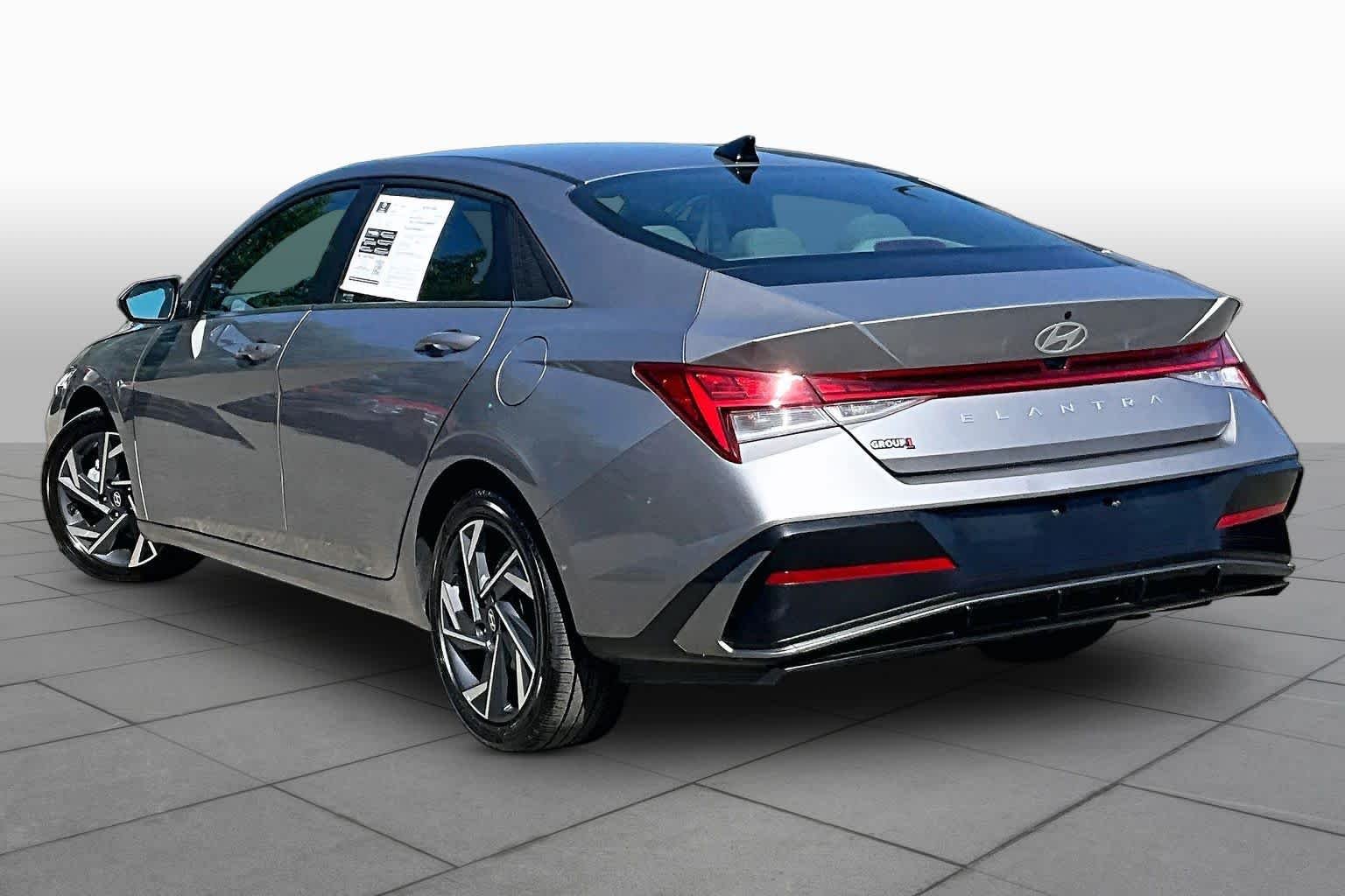 Used 2025 Fluid Metal Hyundai SEL Convenience image 12