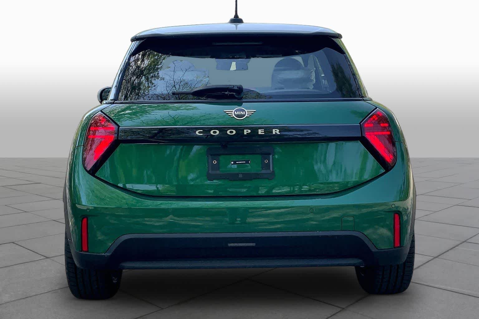 New 2026 British Racing Green IV Metallic MINI Signature Plus image 4