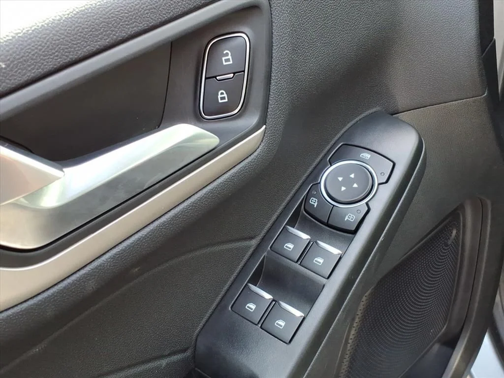 Used 2022 Silver Ford SEL image 14