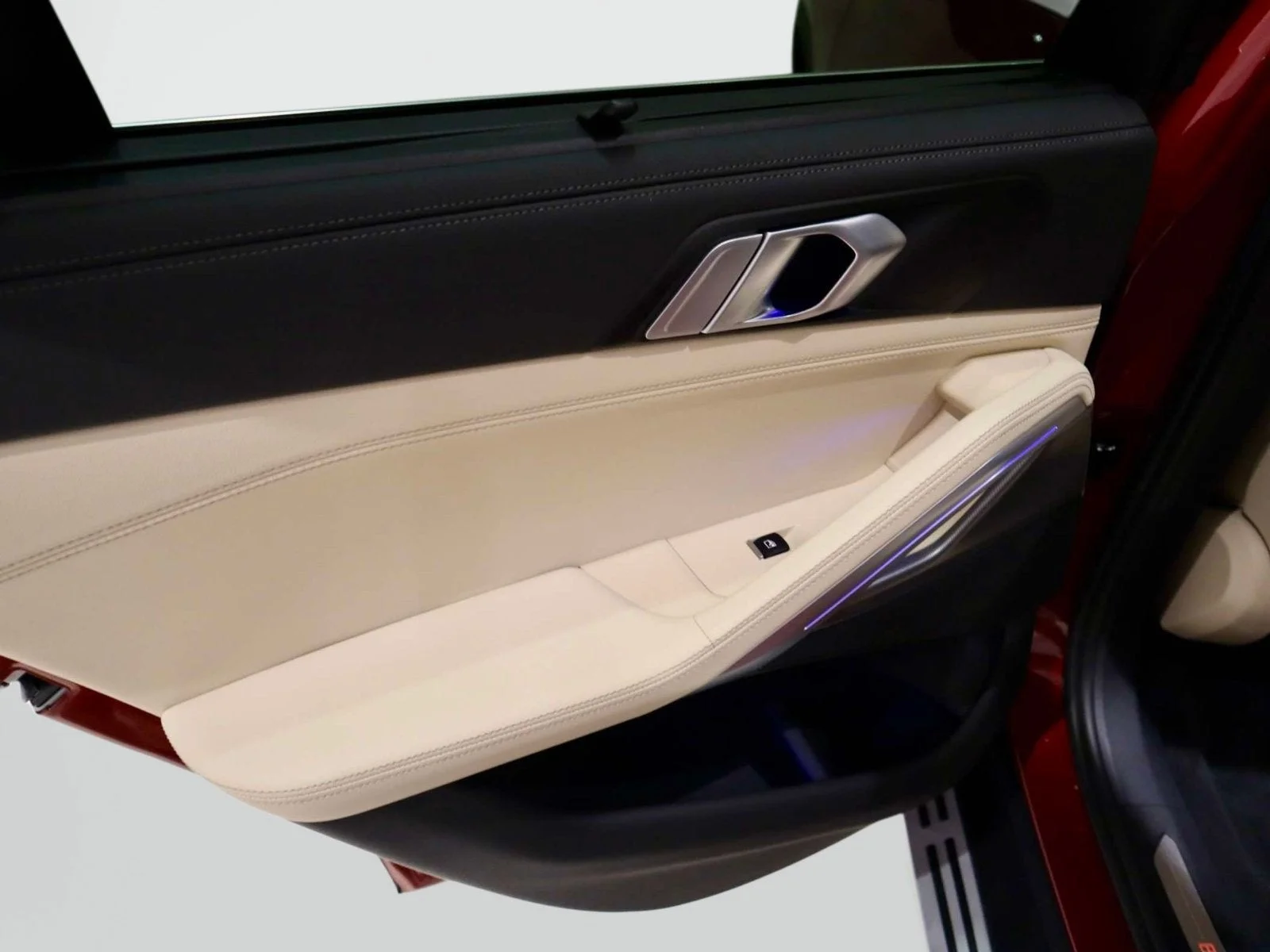 Used 2022 Flamenco Red Metallic BMW xDrive40i image 21