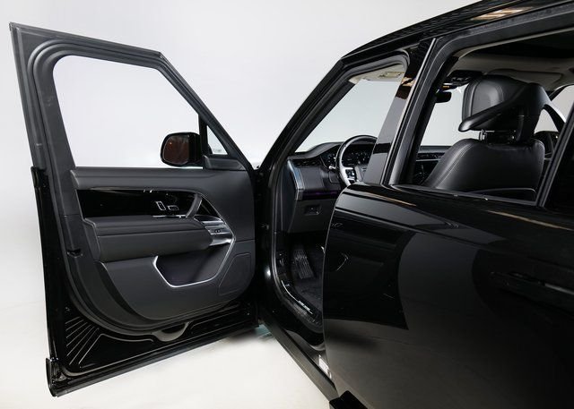 New 2026 Santorini Black Land Rover SE image 23