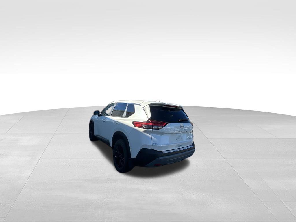 Used 2023 White Nissan SV image 3