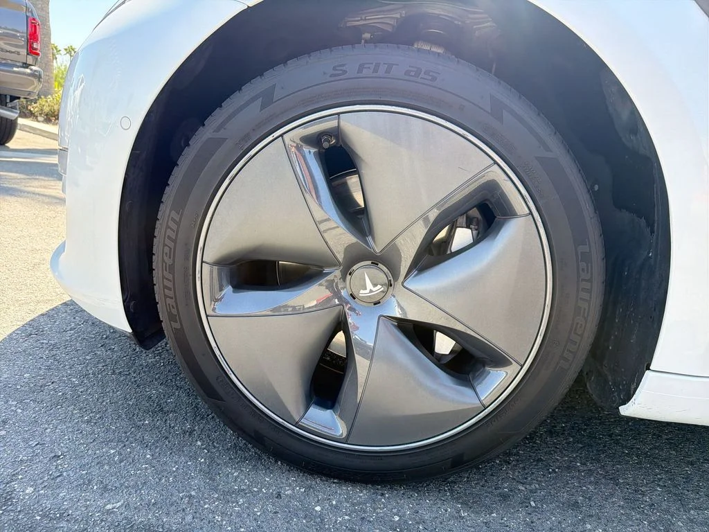 Used 2019 White Tesla Standard Range Plus image 19