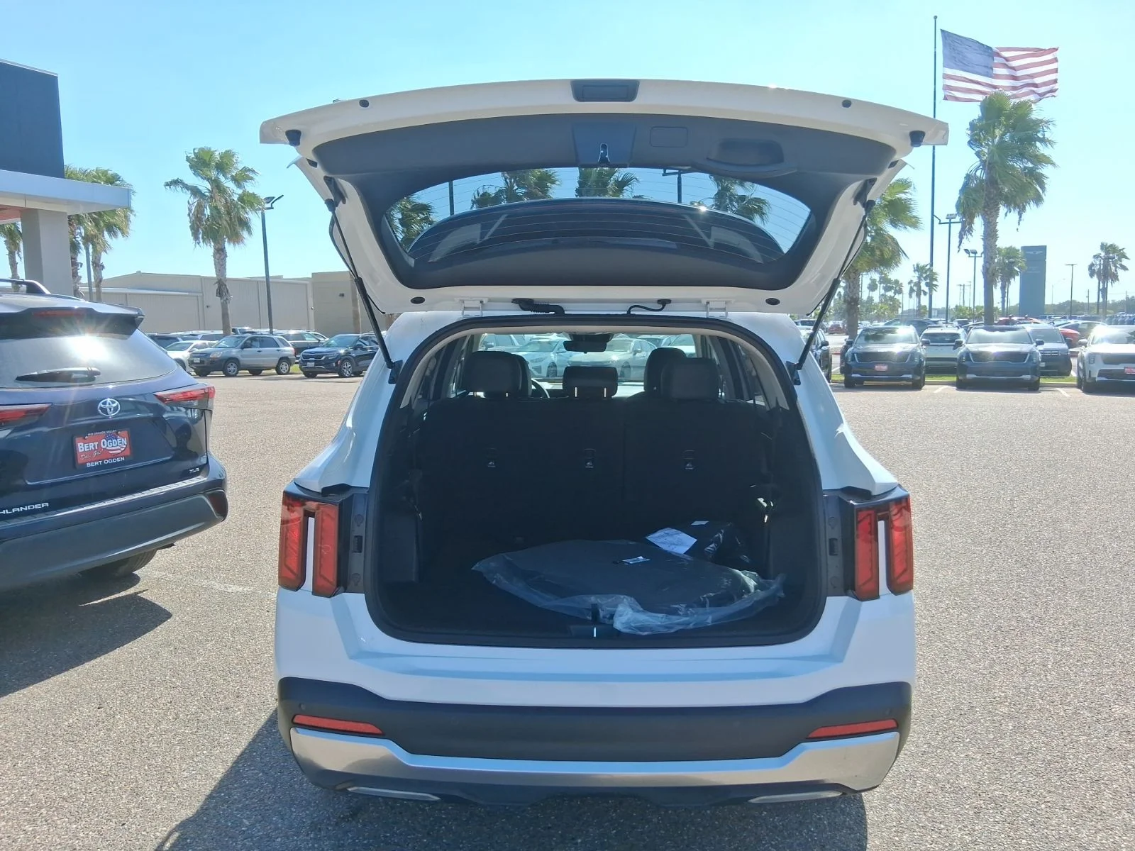 New 2026 White Kia S image 6