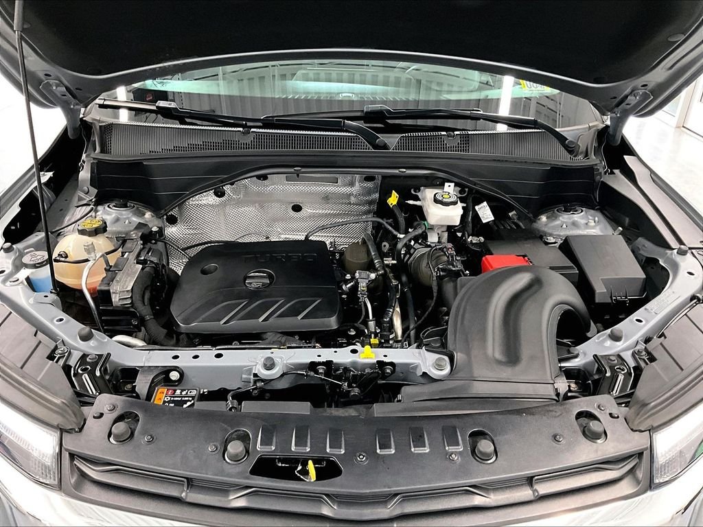Used 2025 Sterling Gray Metallic Chevrolet LT image 28