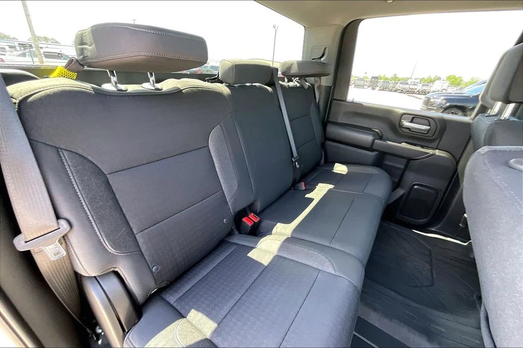 Used 2025 White Chevrolet Custom image 22