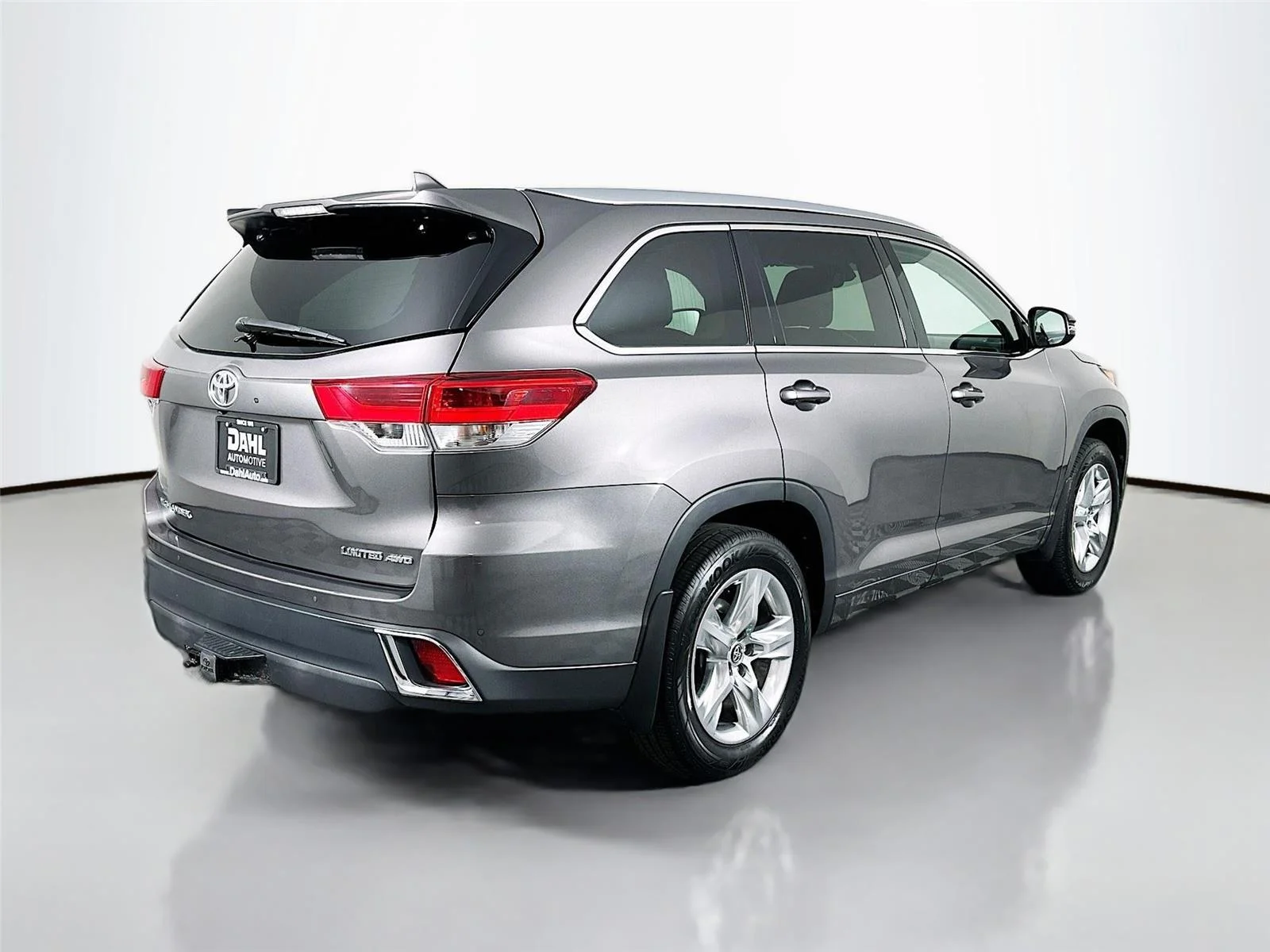 Used 2017 Predawn Gray Mica Toyota Limited image 13
