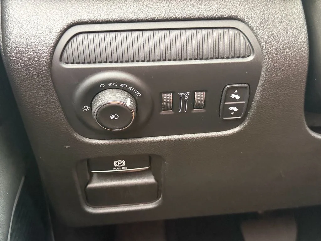 Used 2022 White Jeep Series II image 34