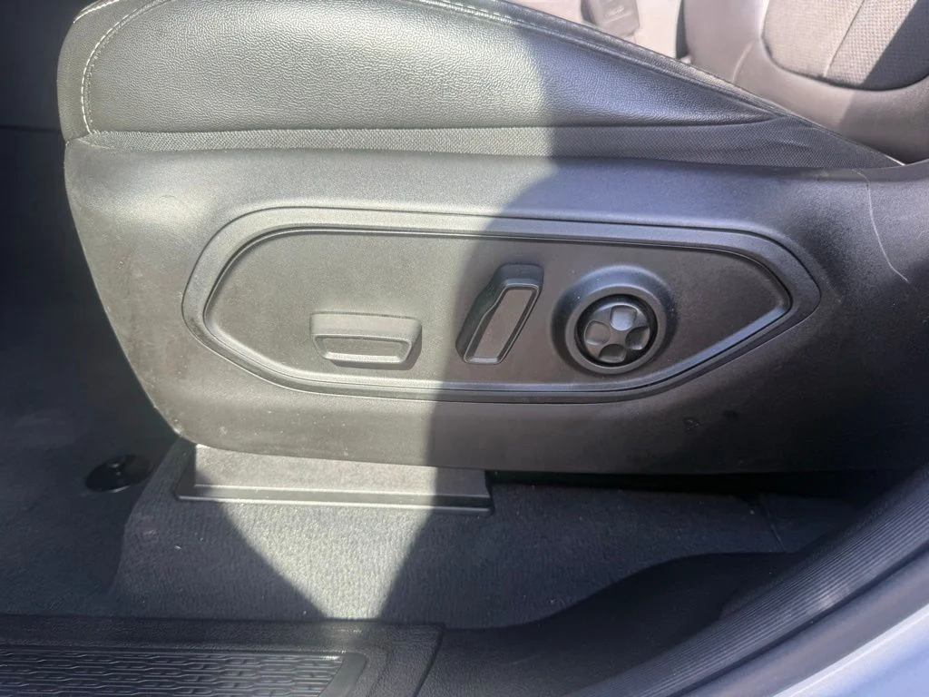 Used 2024 Silver Jeep Altitude X image 15