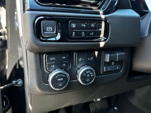 2025 GMC Yukon XL AT4 - Photo 17