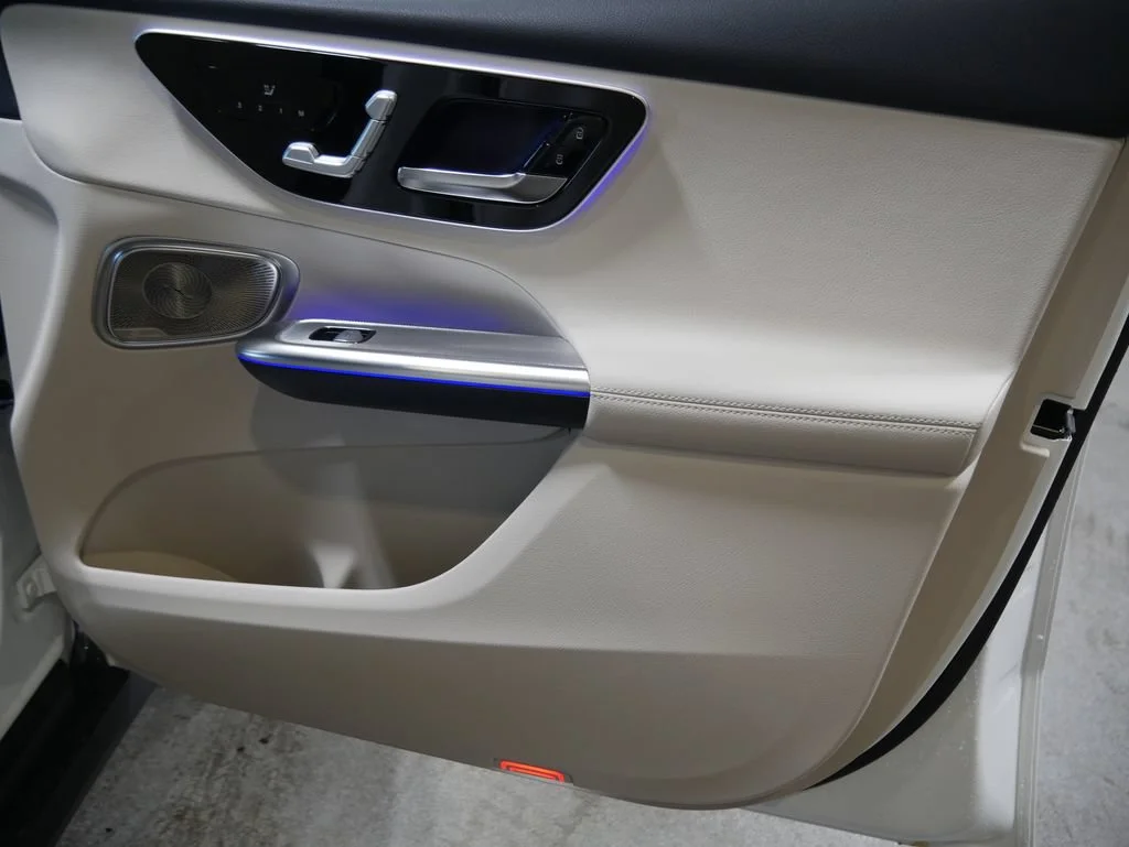 New 2026 Polar White Mercedes-Benz GLC 300 image 18