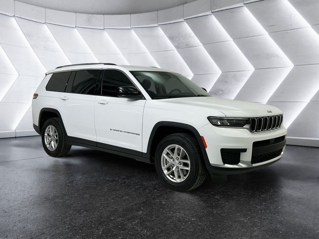 Used 2021 White Jeep Laredo image 1
