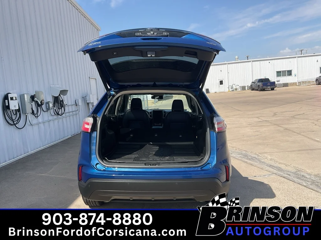 Used 2022 Atlas Blue Metallic Ford SEL image 11