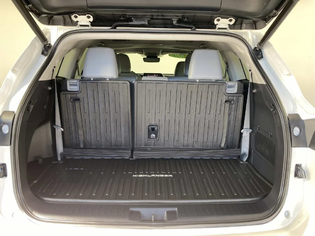 Used 2021 Blizzard Pearl Toyota XLE image 8