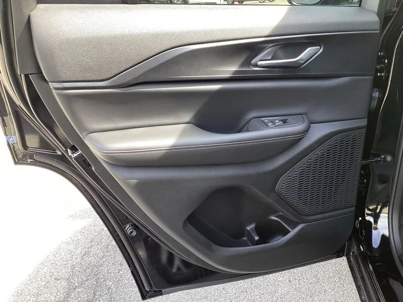 New 2027 High Gloss Black Jeep Laredo X image 17