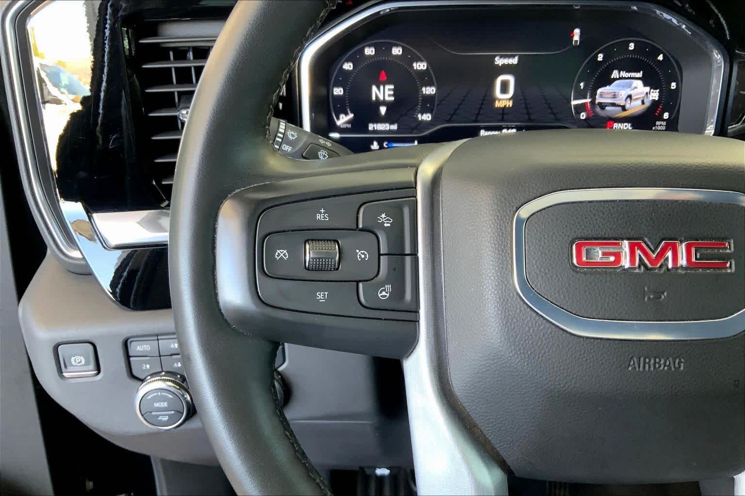 Used 2024 Onyx Black GMC Elevation image 24