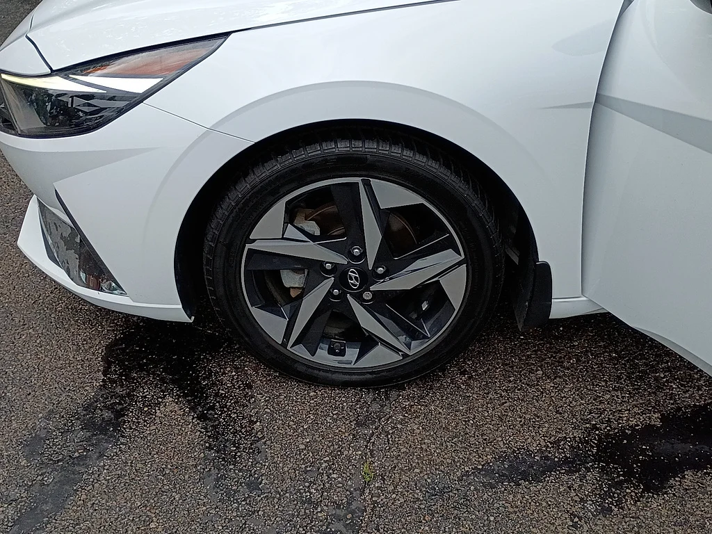 Used 2022 Ceramic White Hyundai Limited image 10