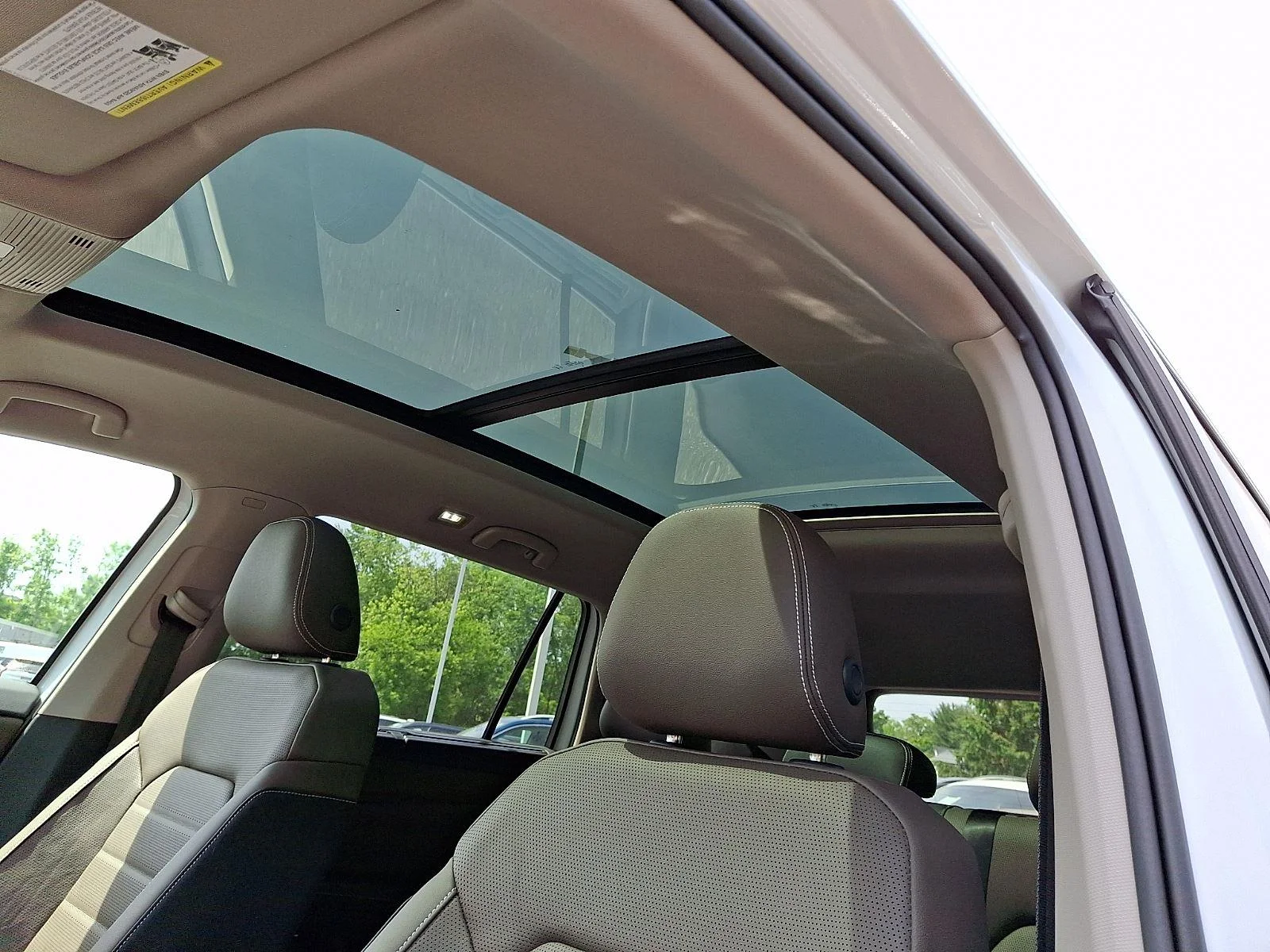 New 2026 0P0P/OPALWHTPRL Volkswagen 2.0T SEL image 13