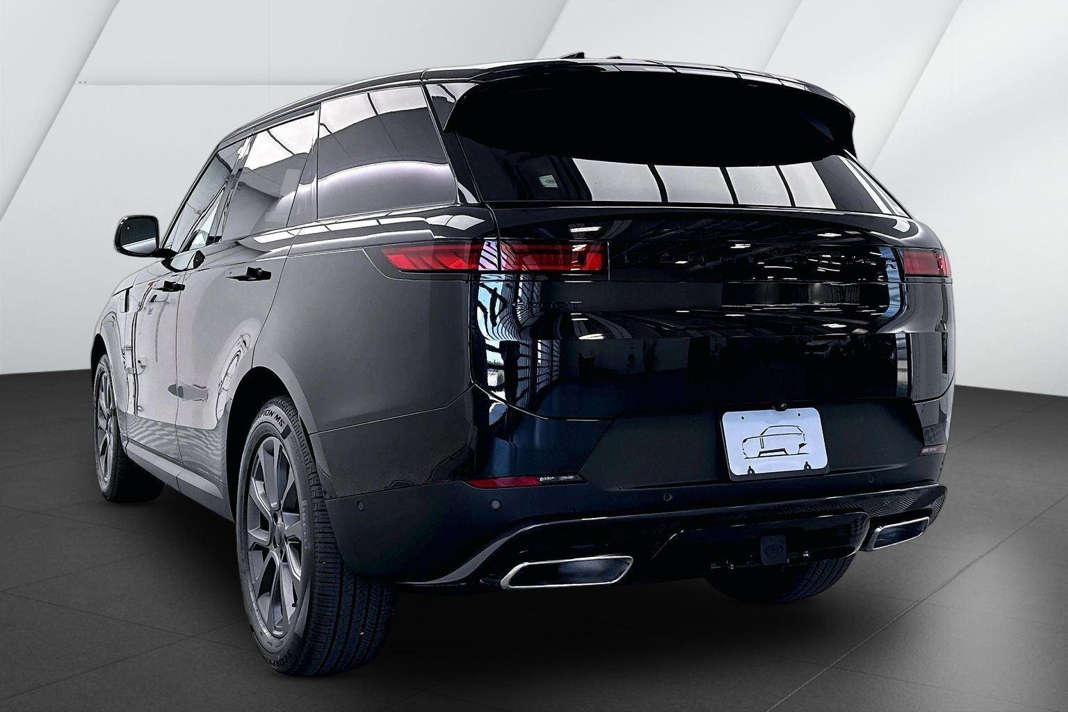 New 2026 Santorini Black Metallic Land Rover SE image 7